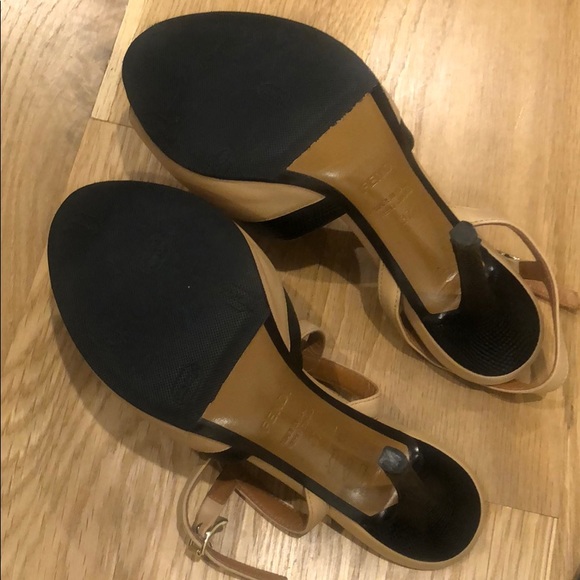 Fendi peep toe strappy heels *LIKE NEW* - Picture 3 of 6